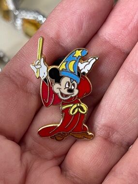 Disney Mickey Mouse Sorcerer gold-tone Tack Pin